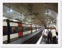 pict6091-23 * (France, Paris),  Luxembourg station. RER line B. * 2560 x 1920 * (3.65MB)