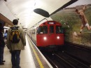 pict1972 * Europe, Britain, London, Bakerloo line, Charing Cross * 2560 x 1920 * (3.39MB)