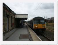 pict5385 * (Great Britain, Harwich), Harwich Town station. Class 360 train arriving. * 2560 x 1920 * (1.92MB)