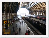 pict5688 * (Great Britain, London), Kings Cross. What was our train left almost immediatly. (We were 10 late in). * 2560 x 1920 * (2.44MB)