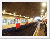 pict6029 * (Great Britain, London), Shadwell. East London Line. Train is north bound. * 2560 x 1920 * (3.54MB)