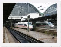 pict4907 * (Germany, Frankfurt), Frankfurt Haupbahnhof - Our train (ICE 122) (Nearer ICE3 set) * 2560 x 1920 * (2.47MB)