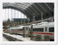 pict4909 * (Germany, Frankfurt), Frankfurt Haupbahnhof. ICE 122. Our train. ICE3 units have 6 pantographs. * 2560 x 1920 * (2.55MB)