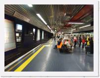 pict4965 * (Germany, Bonn), Bonn Hbf underground. Note split level platform so that low floor trams can use the station. * 2560 x 1920 * (3.88MB)