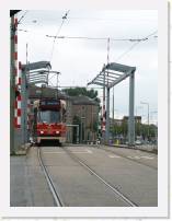 pict5229 * (Holland, Den Haag), Goudriaankade - opening bridge. * 1920 x 2560 * (737KB)