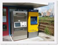pict5336 * (Holland, Hoek van Holland Haven), RET's new smart card ticket terminal next to a new NS ticket machine. * 2560 x 1920 * (2.21MB)