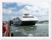 pict5346 * (Holland, Hoek van Holland Haven), The ferry backing into the dock. * 2560 x 1920 * (1.89MB)