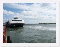 pict5347 * (Holland, Hoek van Holland Haven), The ferry backing into the dock. * 2560 x 1920 * (1.87MB)