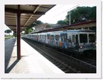 pict6879 * (Italy, Ostia Antica), Roma - Ostia Lido line. Roma bound train set. * 2560 x 1920 * (2.26MB)