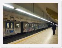 pict6911 * (Italy, Roma), Metro Line B, Termini. * 2560 x 1920 * (3.54MB)
