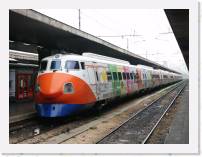 pict6983 * (Italy, Roma), Stazione Termini. ETR 450 Pendolino tilting train. They have painted these trains in a 'fun' livery. * 2560 x 1920 * (2.19MB)