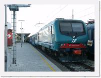 pict6462 * (Italy, Ravenna), Ravenna station. Our train from Bologna. (17:05 ex Bologna). * 2560 x 1920 * (1.82MB)