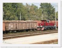 pict6533 * (Italy, Ferrara), Ferrara Station. Shunter and wagon full of logs. There were quite a number of these wagons loaded with logs. * 2560 x 1920 * (3.07MB)