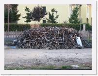 pict6744 * (Italy, Altavilla), Pile of old overhead fittings. * 2560 x 1920 * (3.0MB)