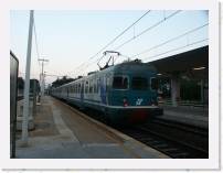 pict6745 * (Italy, Vicenza), Vicenza station. Our train from Verona, Regonale 5507. * 2560 x 1920 * (1.79MB)
