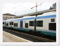 pict6778 * (Italy, Vicenza), Vicenza Stazione. A Diesel Minuetto set. On the electric version, this centre car carries two pantographs. * 2560 x 1920 * (1.9MB)