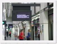 pict4829 * (Singapore), Dhobi Ghaut. NEL MRT platform. A 'suspcious package' had halted all trains. * 2560 x 1920 * (2.12MB)