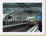 P9120930 * (Germany, Berlin), Hauptbahnhof, Upper level (East/West) S-Bahn. S75 East bound approaching platform. Other platform is mainlines * (Germany, Berlin), Hauptbahnhof, Upper level (East/West) S-Bahn. S75 East bound approaching platform. Other platform is mainlines * 3648 x 2736 * (2.13MB)