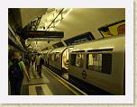 P9010090 * (England, London), Holborn Station, Picadilly line, East bound. * (England, London), Holborn Station, Picadilly line, East bound. * 3648 x 2736 * (2.31MB)