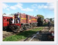 pict4626 * Thirlmere Station. The break down train (LL52) run running into the loop. * 2560 x 1920 * (2.59MB)